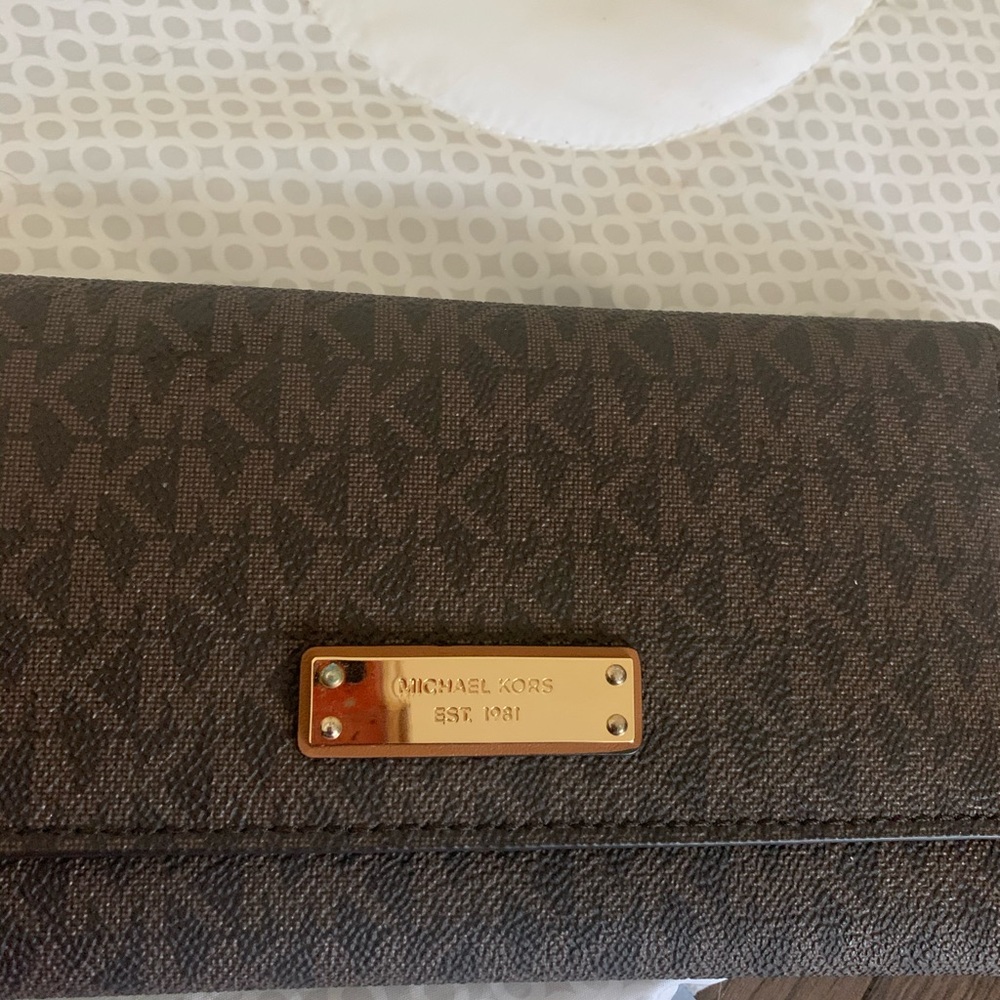 MICHAEL KORS Logo Tri-Fold Wallet Jet Set
